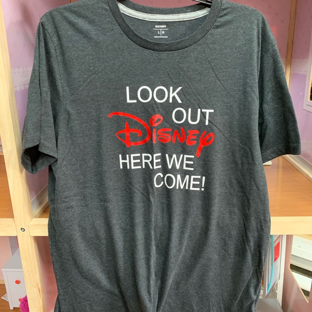 Old navy size large, unisex Tee